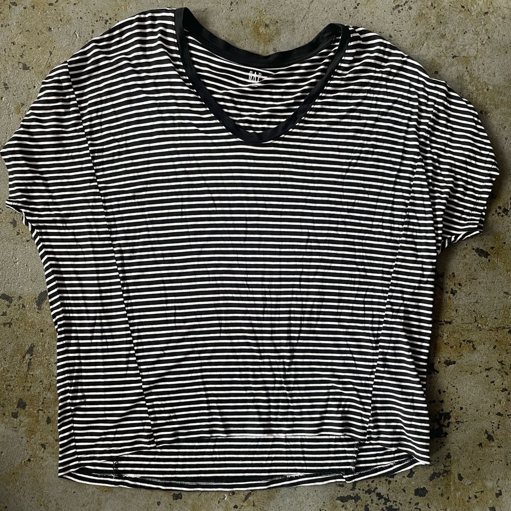 Gap Black and White Womenβs Striped V-Neck Top Size Large